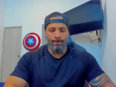 Snapshot of JoshRigby chatting on November 25, 8:20 pm JoshRigby online show from November 25, 8:20 pm