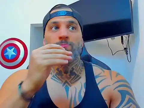 Snapshot of JoshRigby chatting on November 26, 8:54 pm JoshRigby online show from November 26, 8:54 pm