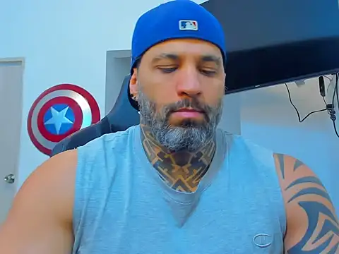 Snapshot of JoshRigby chatting on November 27, 8:11 pm JoshRigby online show from November 27, 8:11 pm