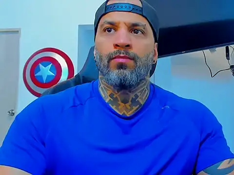 Snapshot of JoshRigby chatting on November 28, 8:44 pm JoshRigby online show from November 28, 8:44 pm