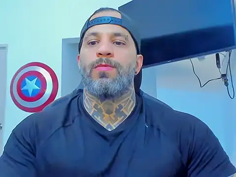 Snapshot of JoshRigby chatting on November 29, 8:23 pm JoshRigby online show from November 29, 8:23 pm