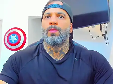 Snapshot of JoshRigby chatting on December 4, 8:06 pm JoshRigby online show from December 4, 8:06 pm