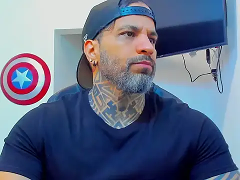 Snapshot of JoshRigby chatting on December 5, 7:43 pm JoshRigby online show from December 5, 7:43 pm