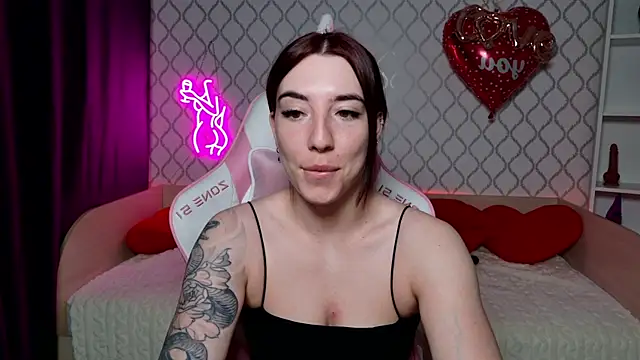 Snapshot of Curious_Lily chatting on March 18, 12:47 am Curious Lily online show from March 18, 12:47 am