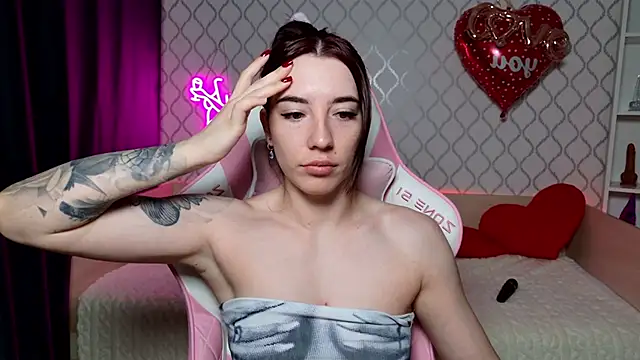 Snapshot of Curious_Lily chatting on March 19, 12:47 am Curious Lily online show from March 19, 12:47 am