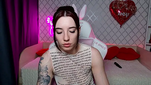 Snapshot of Curious_Lily chatting on March 28, 12:54 am Curious Lily online show from March 28, 12:54 am