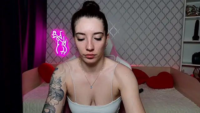Snapshot of Curious_Lily chatting on May 6, 1:03 am Curious Lily online show from May 6, 1:03 am