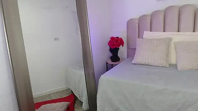 isa bigassx online show from November 2, 5:32 am