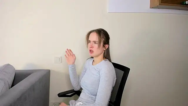 LilMary  online show from March 5, 7:26 am