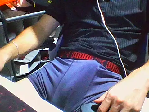 AlbertoRuiz086 online show from October 28, 6:17 am