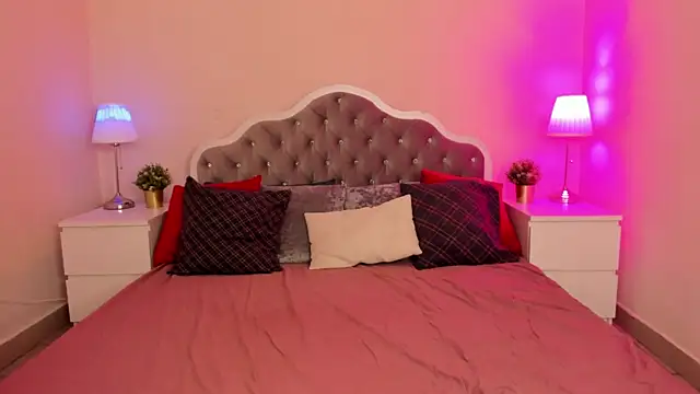 Snapshot of CamillaDreamer chatting on September 30, 2:33 pm CamillaDreamer online show from September 30, 2:33 pm