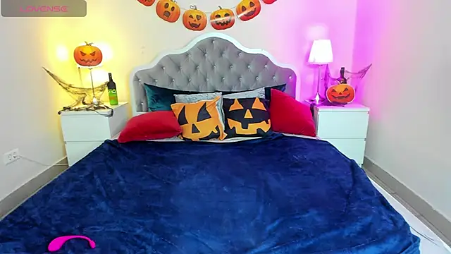 Snapshot of CamillaDreamer chatting on October 28, 4:20 pm CamillaDreamer online show from October 28, 4:20 pm