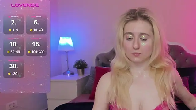 Snapshot of CamillaDreamer chatting on November 24, 5:56 pm CamillaDreamer online show from November 24, 5:56 pm