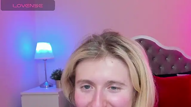 Snapshot of CamillaDreamer chatting on November 29, 7:17 pm CamillaDreamer online show from November 29, 7:17 pm