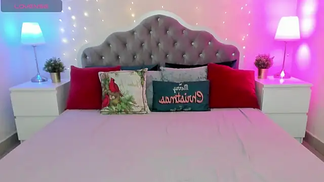 Snapshot of CamillaDreamer chatting on December 2, 5:52 pm CamillaDreamer online show from December 2, 5:52 pm