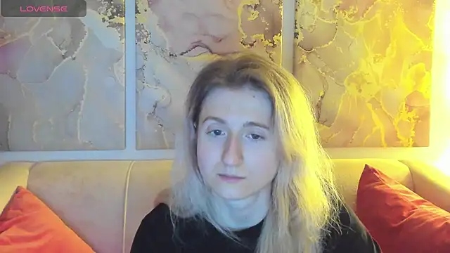 Snapshot of CamillaDreamer chatting on April 16, 10:01 pm CamillaDreamer online show from April 16, 10:01 pm