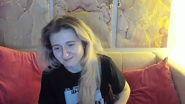 Snapshot of CamillaDreamer chatting on April 17, 5:16 pm CamillaDreamer online show from April 17, 5:16 pm