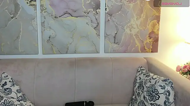 Snapshot of CamillaDreamer chatting on May 16, 12:07 am CamillaDreamer online show from May 16, 12:07 am