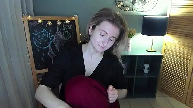 Snapshot of CamillaDreamer chatting on May 22, 1:06 pm CamillaDreamer online show from May 22, 1:06 pm