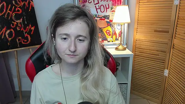 Snapshot of CamillaDreamer chatting on July 6, 8:55 pm CamillaDreamer online show from July 6, 8:55 pm