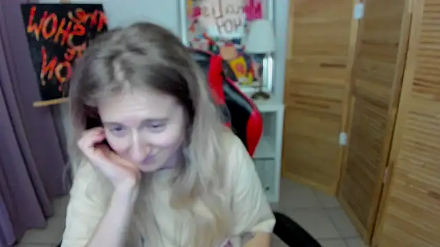 Snapshot of CamillaDreamer chatting on July 14, 10:59 pm CamillaDreamer online show from July 14, 10:59 pm