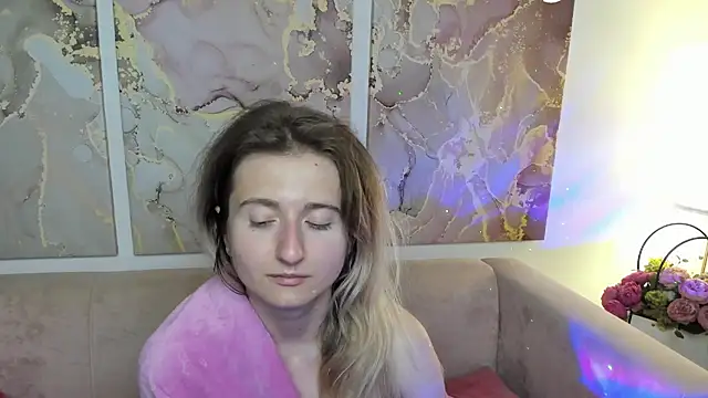 Snapshot of CamillaDreamer chatting on July 15, 11:32 pm CamillaDreamer online show from July 15, 11:32 pm