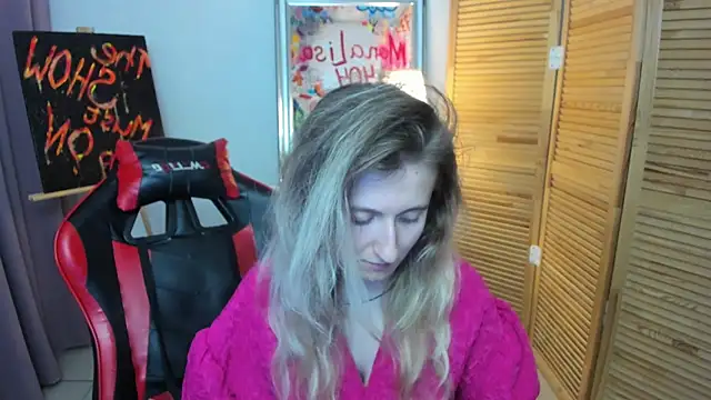 Snapshot of CamillaDreamer chatting on July 25, 4:37 pm CamillaDreamer online show from July 25, 4:37 pm