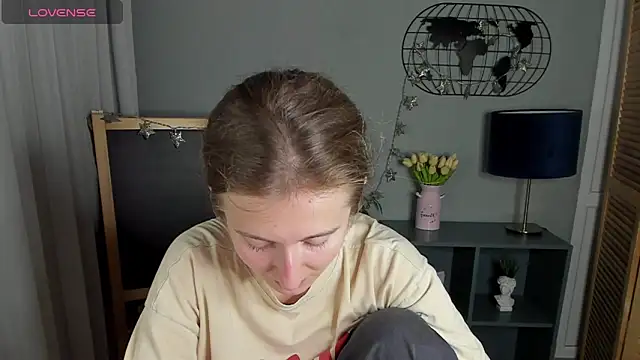Snapshot of CamillaDreamer chatting on July 30, 1:32 pm CamillaDreamer online show from July 30, 1:32 pm