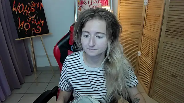 Snapshot of CamillaDreamer chatting on August 5, 10:23 pm CamillaDreamer online show from August 5, 10:23 pm