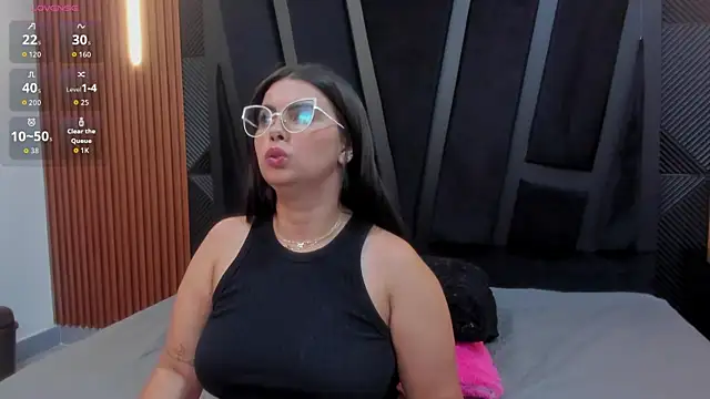 Snapshot of Valka_Ross chatting on December 17, 11:33 pm Valka Ross online show from December 17, 11:33 pm