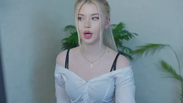 Snapshot of AshleyNikoo chatting on October 9, 4:49 pm AshleyNikoo online show from October 9, 4:49 pm