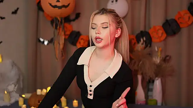 Snapshot of AshleyNikoo chatting on October 30, 3:35 pm AshleyNikoo online show from October 30, 3:35 pm