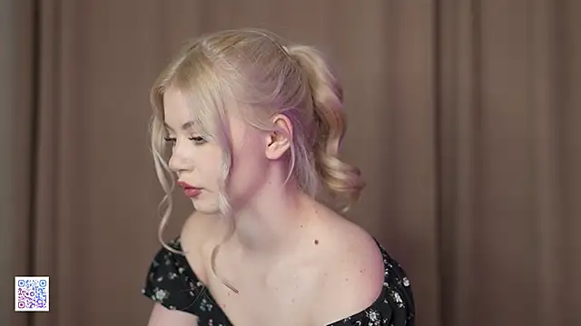 Snapshot of AshleyNikoo chatting on November 21, 3:44 pm AshleyNikoo online show from November 21, 3:44 pm