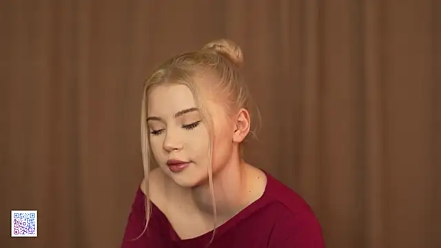 Snapshot of AshleyNikoo chatting on November 22, 4:28 pm AshleyNikoo online show from November 22, 4:28 pm