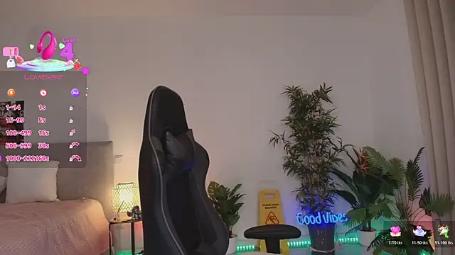 Snapshot of Angel_danm_Pati chatting on October 23, 10:36 am Angel danm Pati online show from October 23, 10:36 am