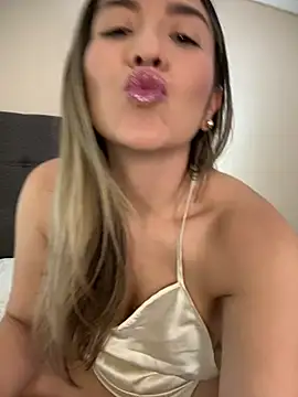 Mariana gom online show from July 8, 2:21 pm
