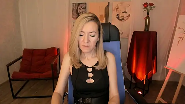 DonnaSmitth online show from February 9, 6:45 pm