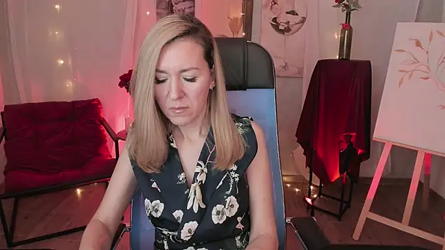 Snapshot of DonnaSmitth chatting on March 18, 6:33 pm DonnaSmitth online show from March 18, 6:33 pm