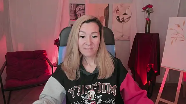 Snapshot of DonnaSmitth chatting on March 19, 6:45 pm DonnaSmitth online show from March 19, 6:45 pm