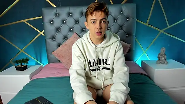 Snapshot of Lian_Miller1_ chatting on October 20, 12:27 pm Lian Miller1 online show from October 20, 12:27 pm