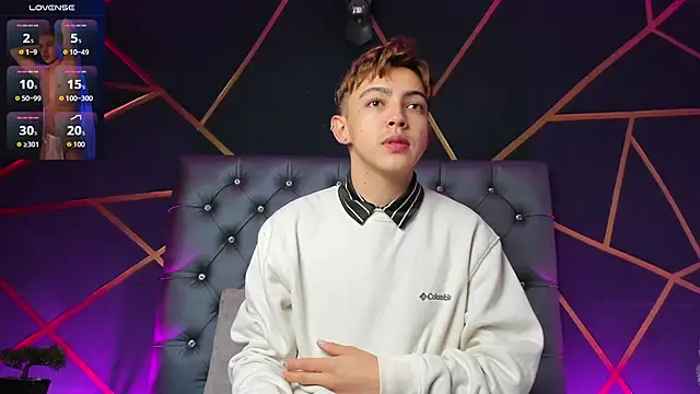 Snapshot of Lian_Miller1_ chatting on November 17, 12:11 pm Lian Miller1 online show from November 17, 12:11 pm