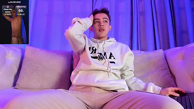 Snapshot of Lian_Miller1_ chatting on December 15, 12:31 pm Lian Miller1 online show from December 15, 12:31 pm