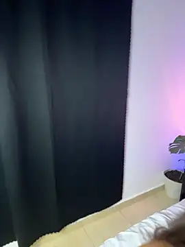 lurosscy online show from February 4, 1:11 am