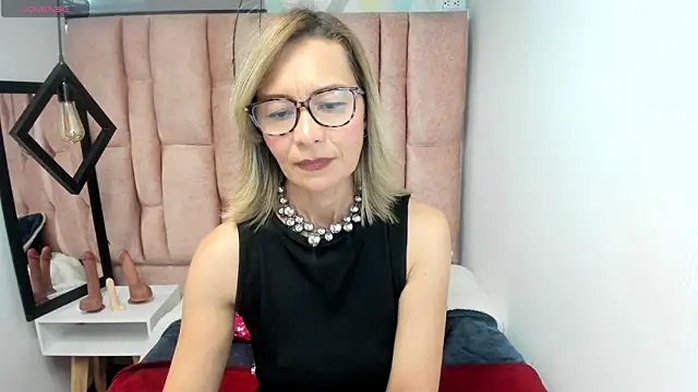 Issa Milf   online show from April 29, 3:05 pm