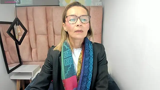 Issa Milf   online show from May 2, 2:22 pm
