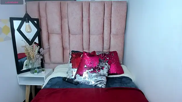 Issa Milf   online show from May 8, 1:38 pm