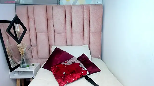 Issa Milf   online show from May 20, 1:50 pm