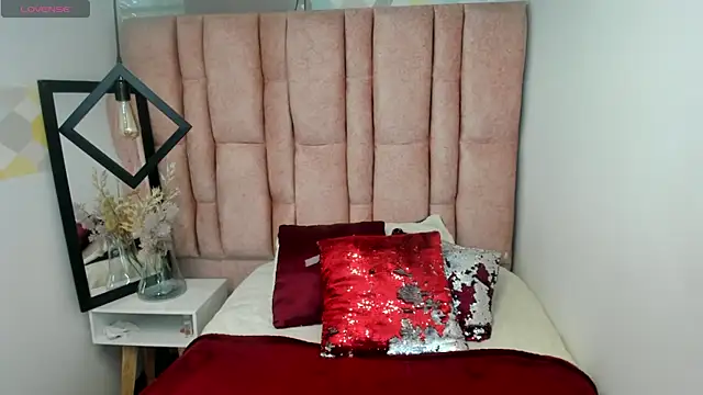 Issa Milf   online show from May 27, 6:05 pm