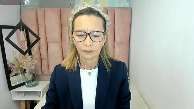Issa Milf   online show from May 28, 1:08 pm