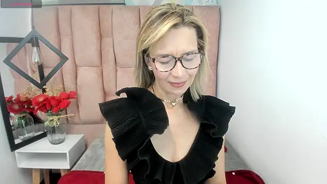 Issa Milf   online show from June 4, 1:39 pm